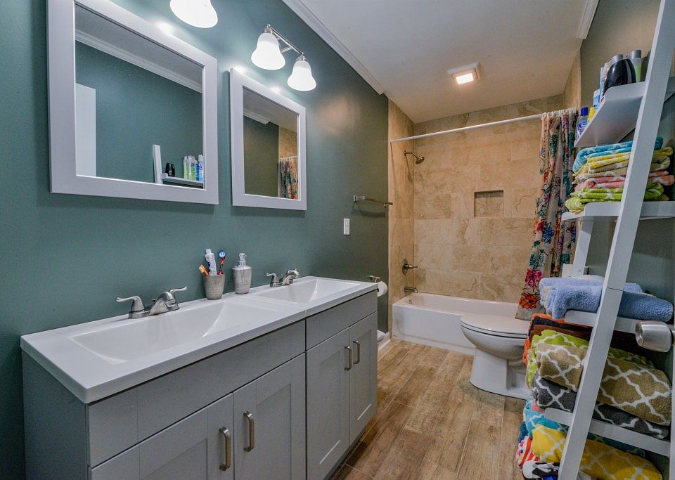 1st image of 2720 Camellia Dr