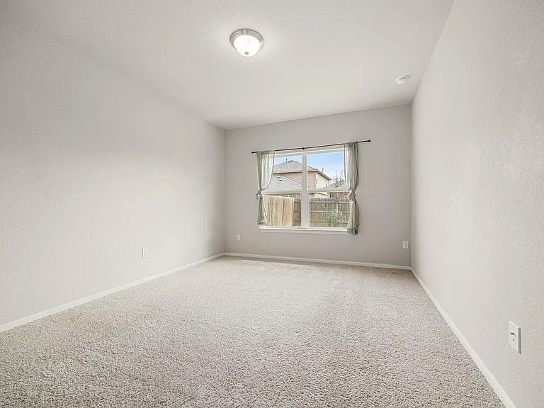 13925 Heywood Dr — Photo 22