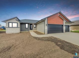 1305 Poplar Ave, Tea, SD 57064