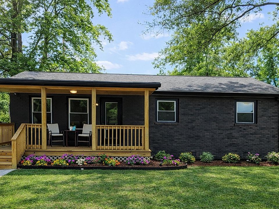 1st image of 202 E Huggins St