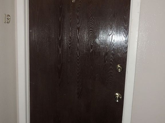 5th image of 1140 Walnut Ave APT 19
