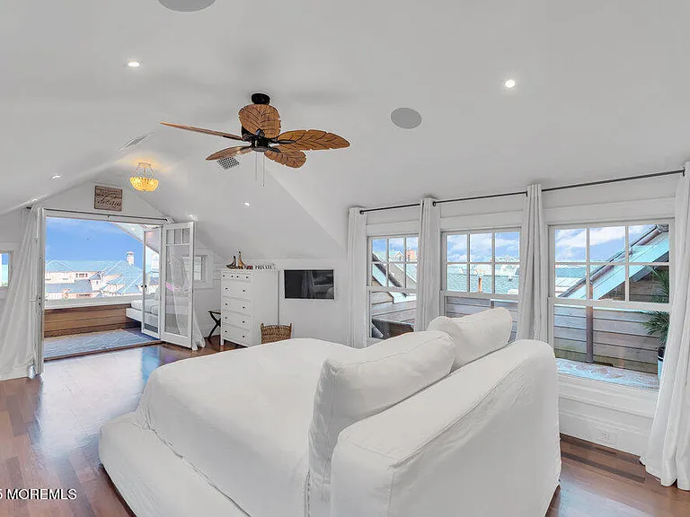 985 Ocean Ave — Photo 87