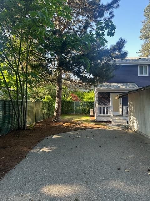 1st image of 11017B 17th Ave NE