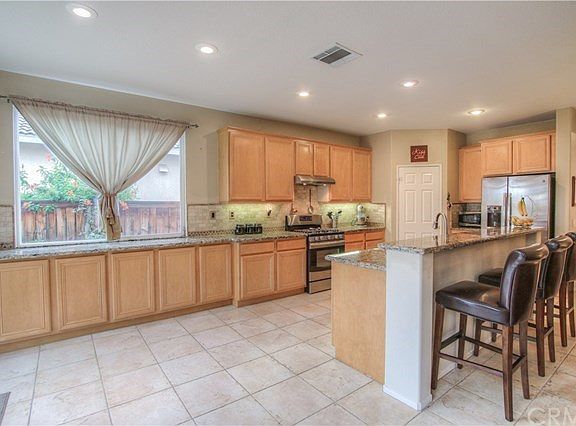 4th image of 32600 Cullen Ct