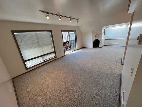4th image of 924 17th Ave Unit 8
