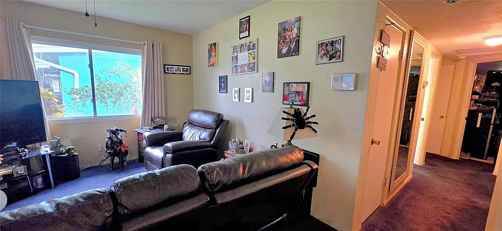 3 bed, 2.0 bath, 1064 sqft, $2,000 — Photo 3