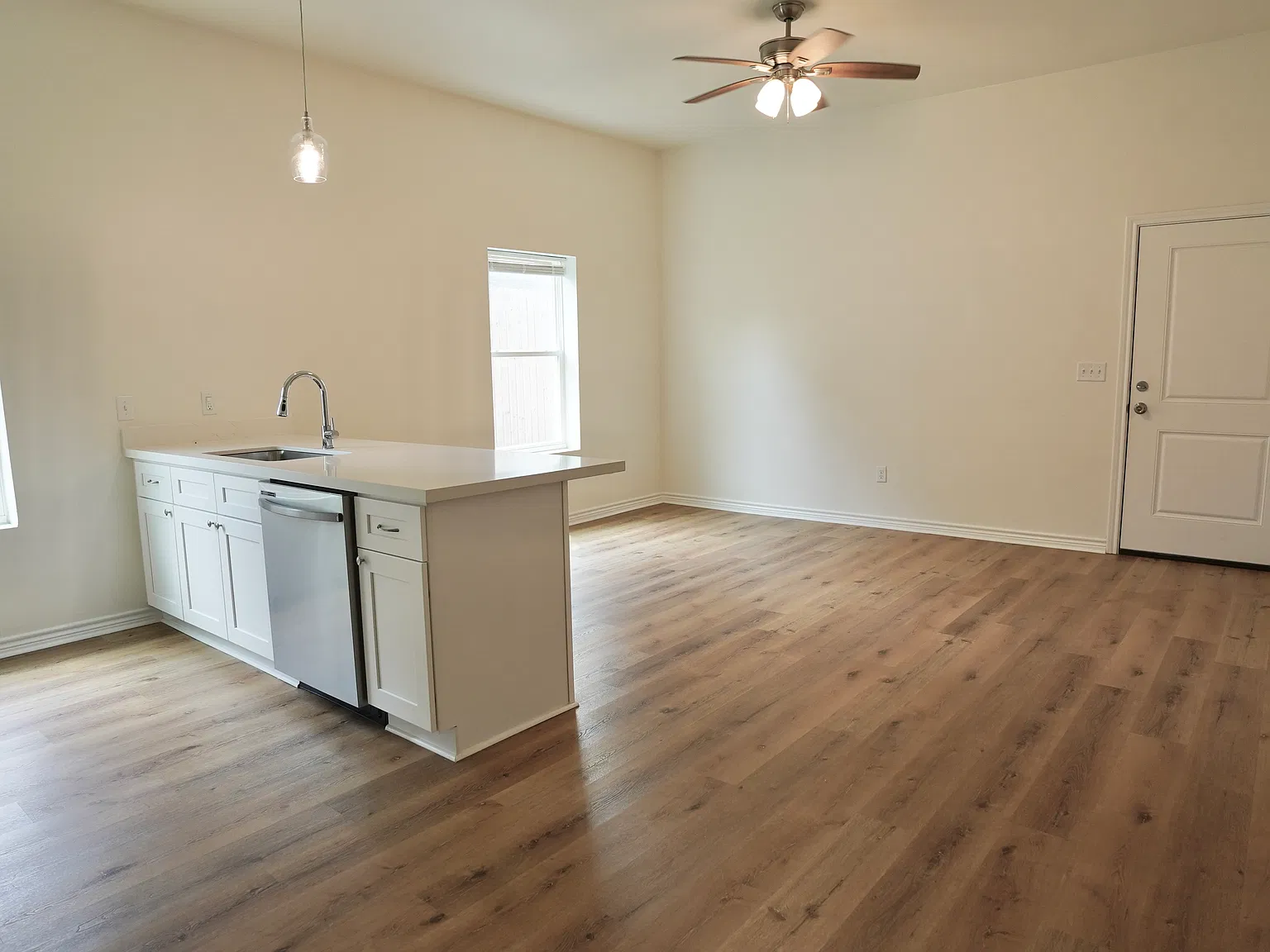 2 bed, 1000 sqft, $1,500 — Photo 4