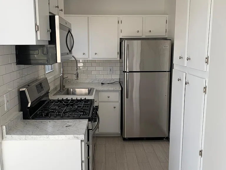 577 Richmond Ave #6 — Photo 5
