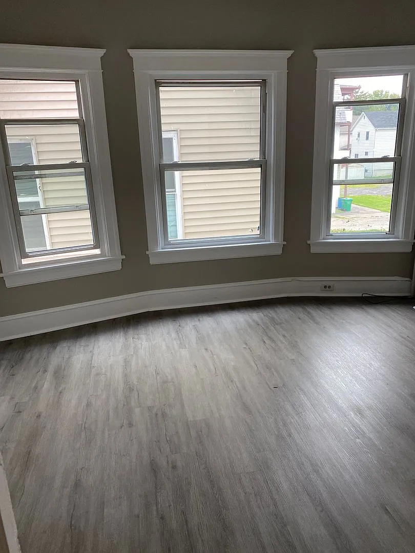 3 BR , 1.5 BA Apartment — Photo 2