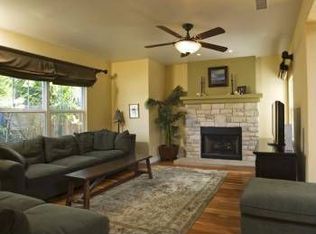 221 Hillcrest Dr, Encinitas, CA 92024