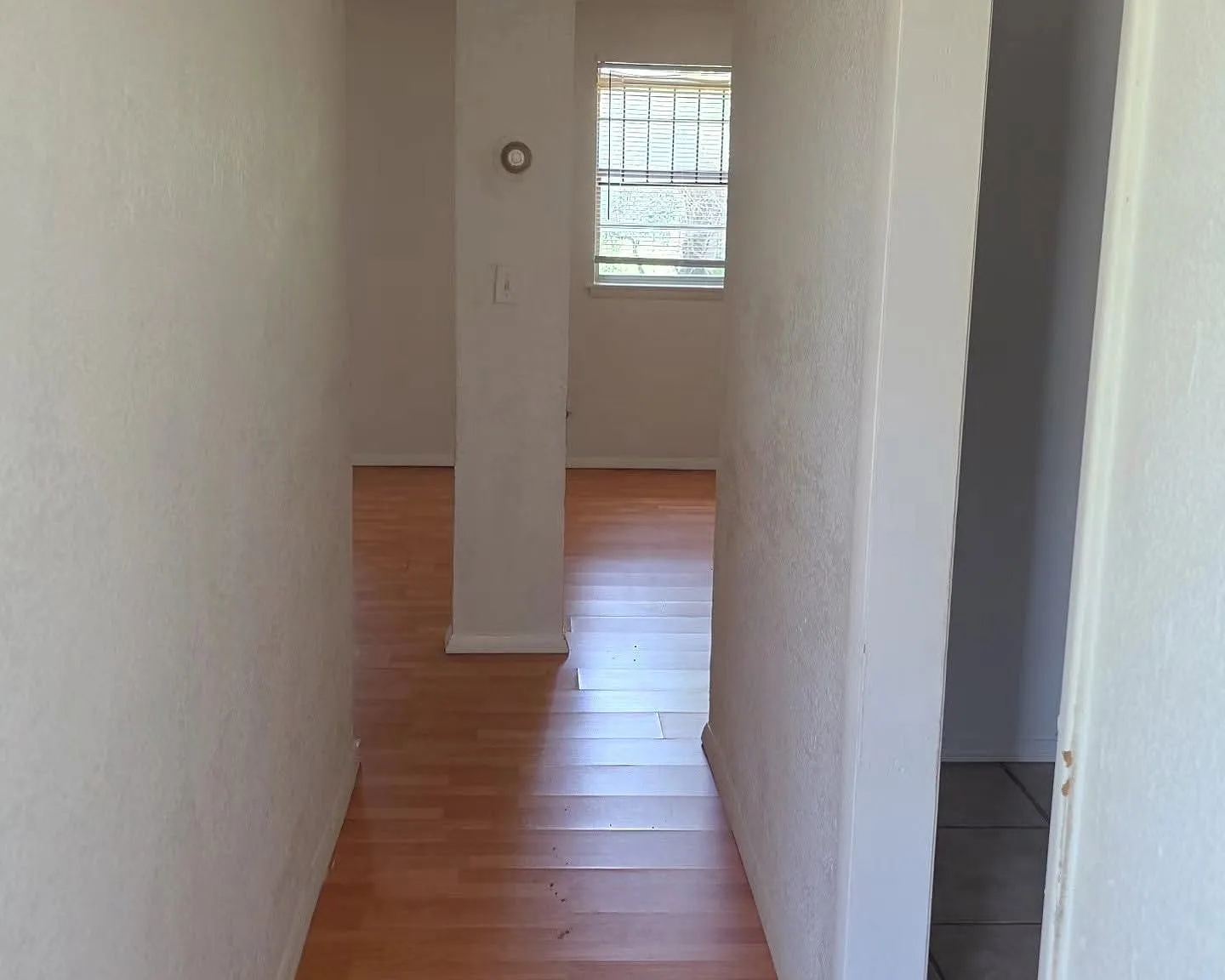 3 bed, 1.5 bath, 1200 sqft, $1,200 — Photo 2