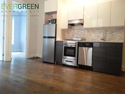 Rented by Evergreen Apartments BK | media 1