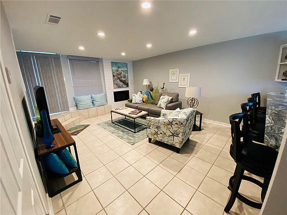 3rd image of 221 Marion Dr APT 106