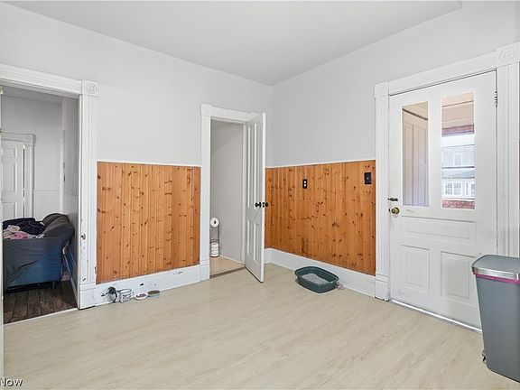 2nd image of 517 Woodlawn Ave