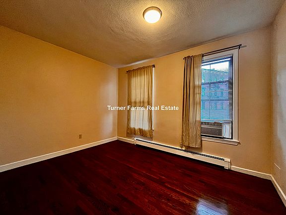 4th image of 8 Wigglesworth St #33