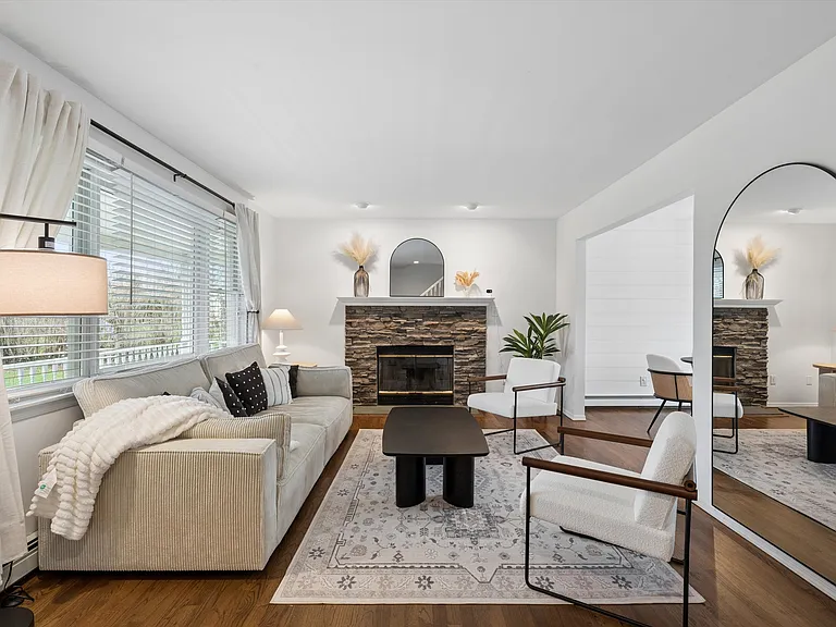 97 Grant Dr — Photo 4