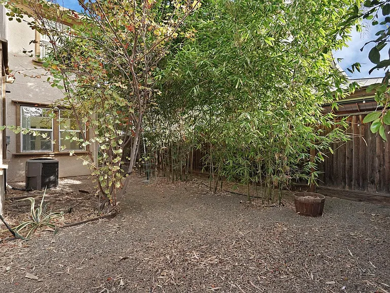 2390 Gibralter Ln — Photo 28