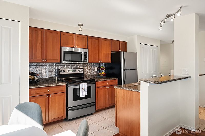 4th image of 300 10th Avenue #B409