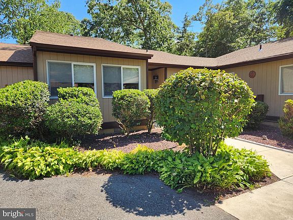 3rd image of 126 E Holly Ln