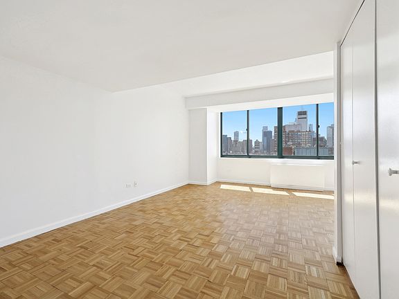 3rd image of 200 W 60th St APT 6B