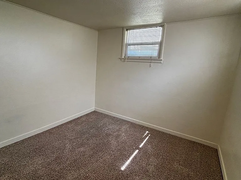 533 Wayne Ave — Photo 7