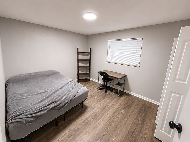 1235 Summit St #C — Photo 7