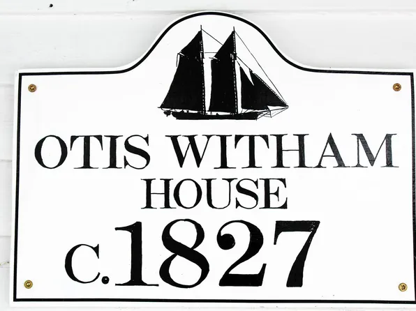 17 Pleasant St Unit 1, Blue Hill, ME 04614