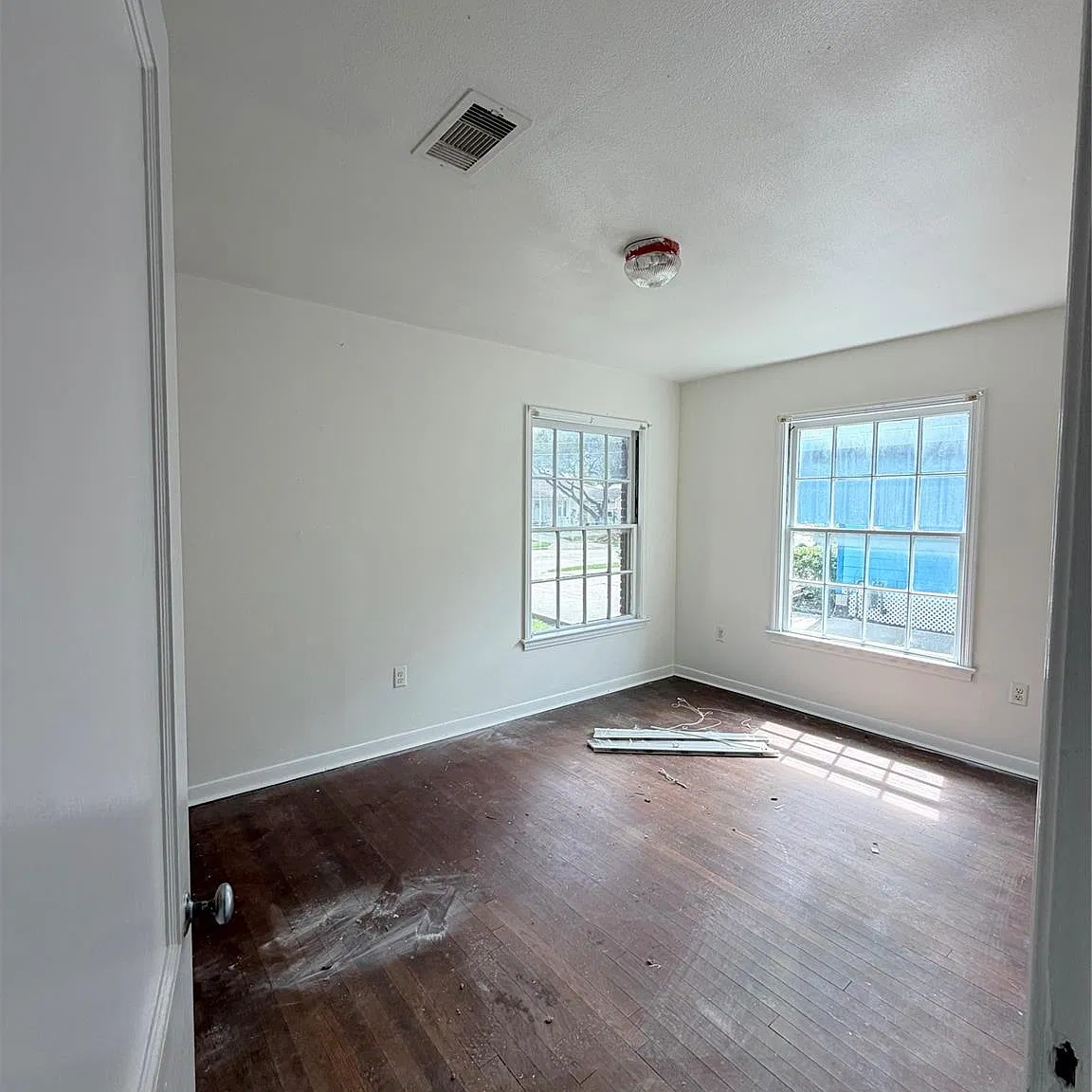 2 bed, 1.0 bath, 954 sqft, $980 — Photo 2