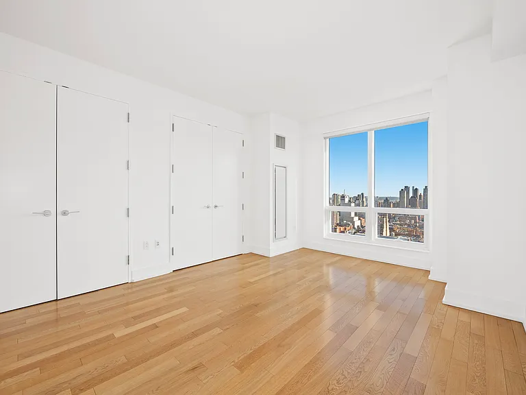 350 W 42nd St #44D — Photo 11