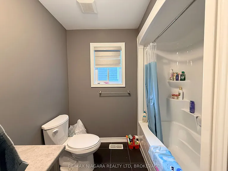 78 Bradley Ave — Photo 8