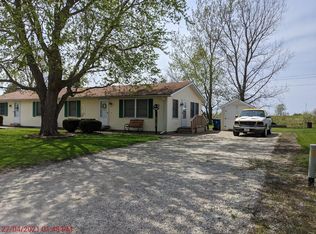 901 N Schluter St, Thomasboro, IL