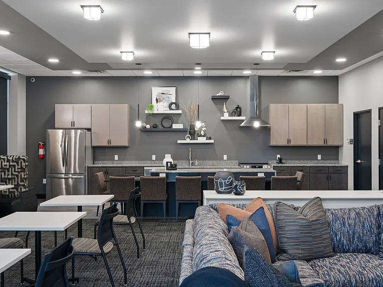 Lydia Rose Apartments — Photo 15