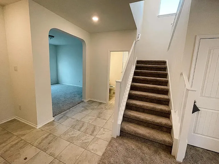 704 Zelia Gln — Photo 12