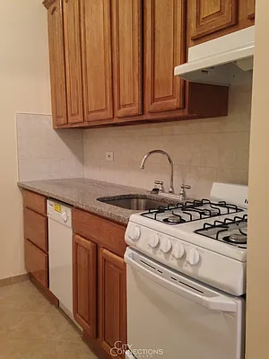 Rented by City Connections Realty | media 20