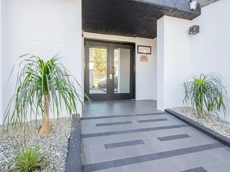 5807 Laurel Canyon Blvd — Photo 5
