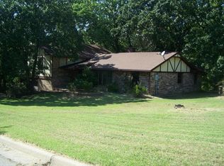 3700 Ravenwood Dr, Bartlesville, OK 74006