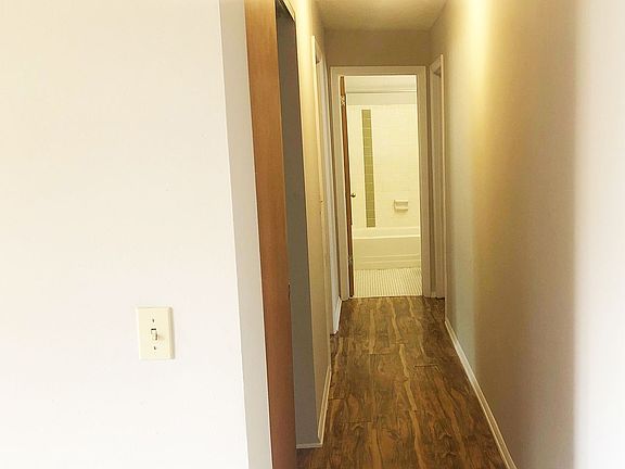 5th image of 440 Ludlow Ave #11