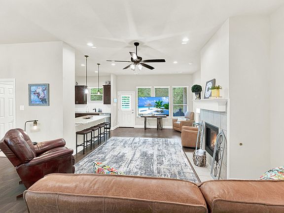 5th image of 805 Hearthside Way