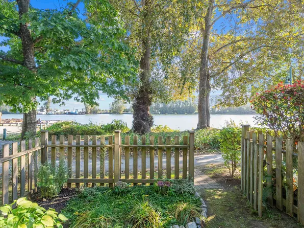 8581 Jellicoe St #1, Vancouver, BC V5S 4T5