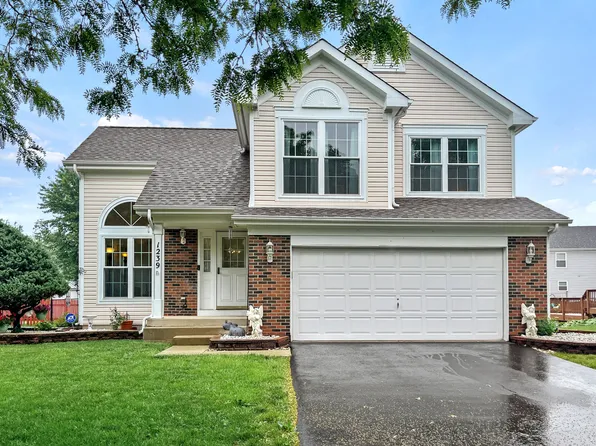 1239 Spring Creek Rd, Elgin, IL 60120