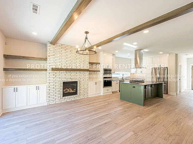 956 W Boone St — Photo 3
