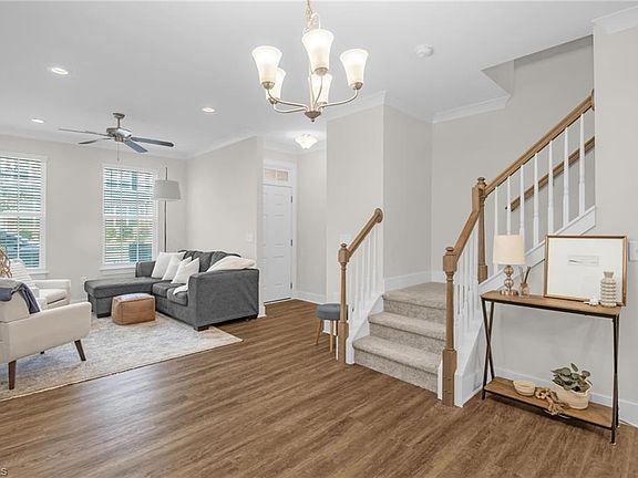 2nd image of 1437 Prospect Hill St