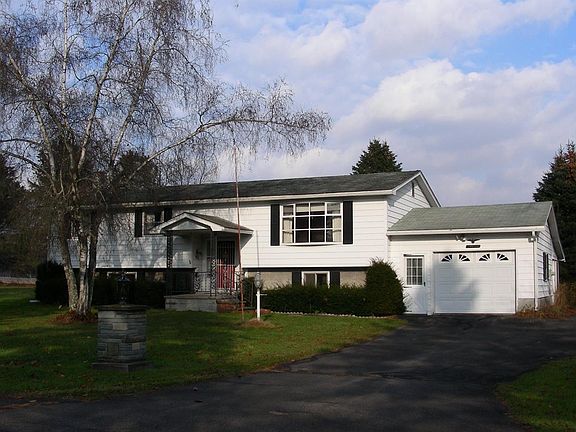 3rd image of 12 Medallion Dr