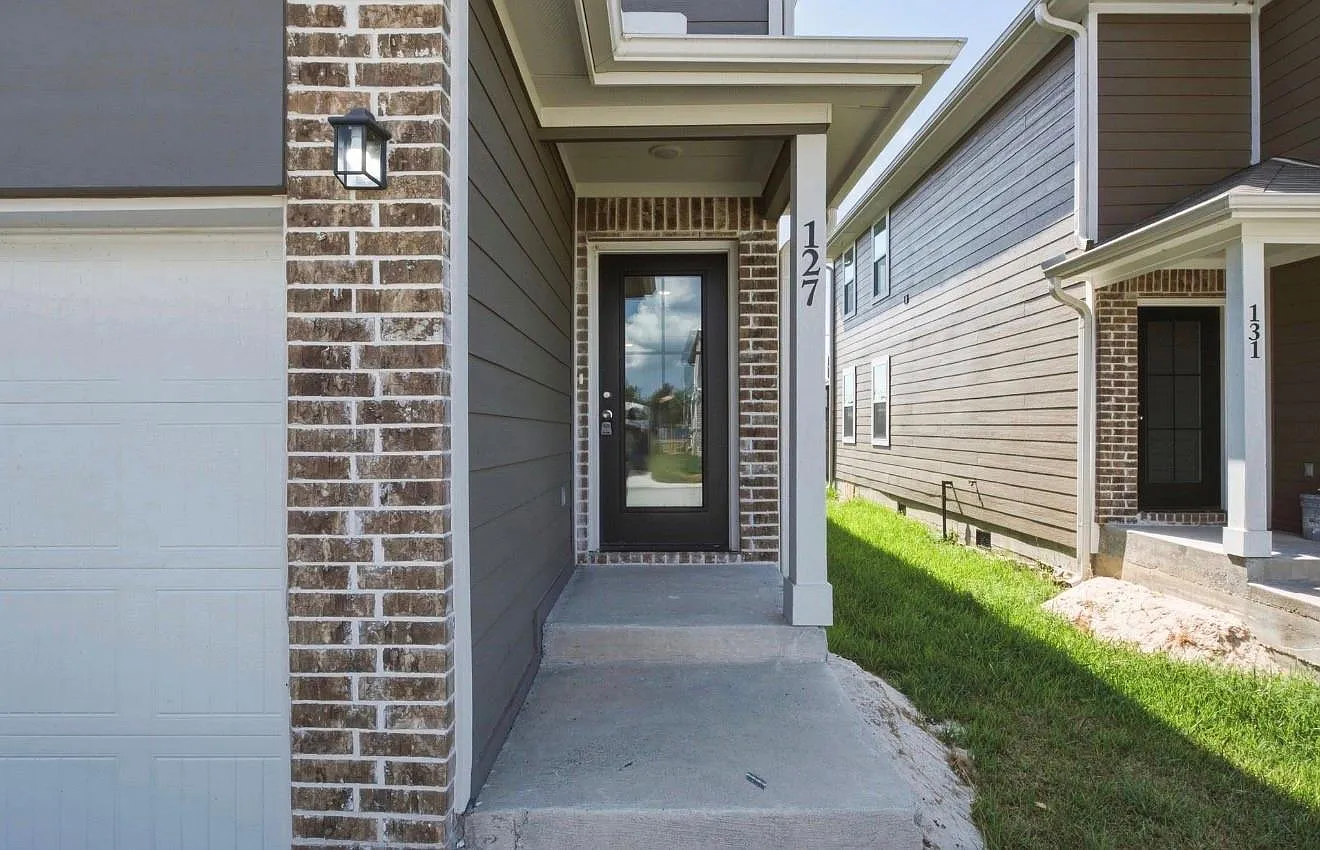 3 bed, 2.5 bath, 1875 sqft, $1,795 — Photo 3