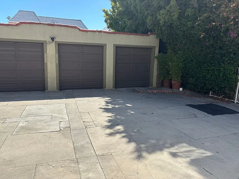 6284-6286 Commodore Sloat Dr — Photo 10