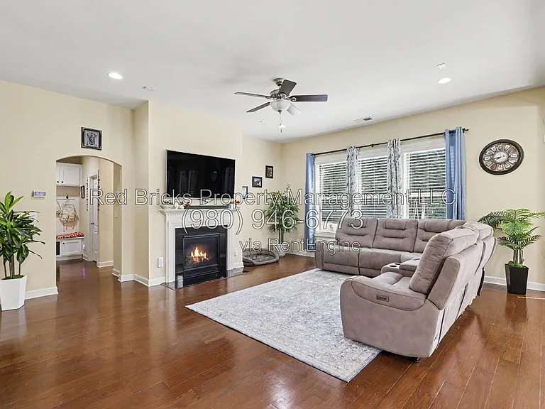 747 Coralbell Way — Photo 14