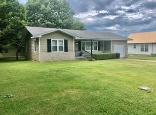 904 S Grand St, Grove, OK 74344