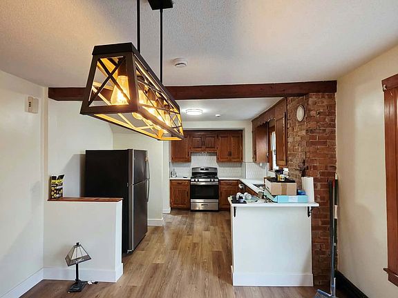 3rd image of 11 Nepaug St
