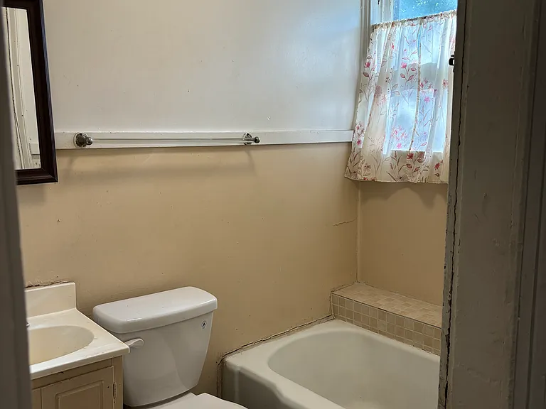 307 E Superior St — Photo 25