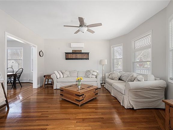 5th image of 2037 Cranston St